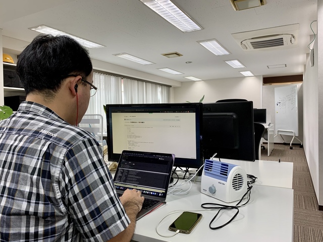 esui-with-desk.jpg